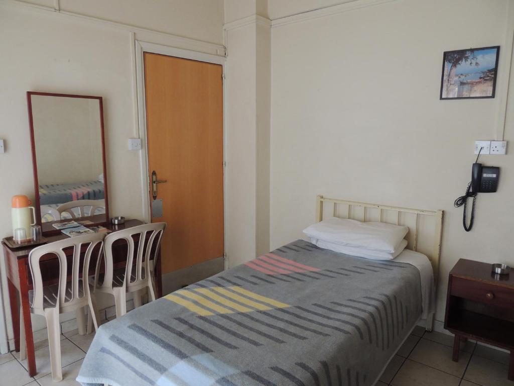 Delphi Hotel Nikosia Zimmer foto